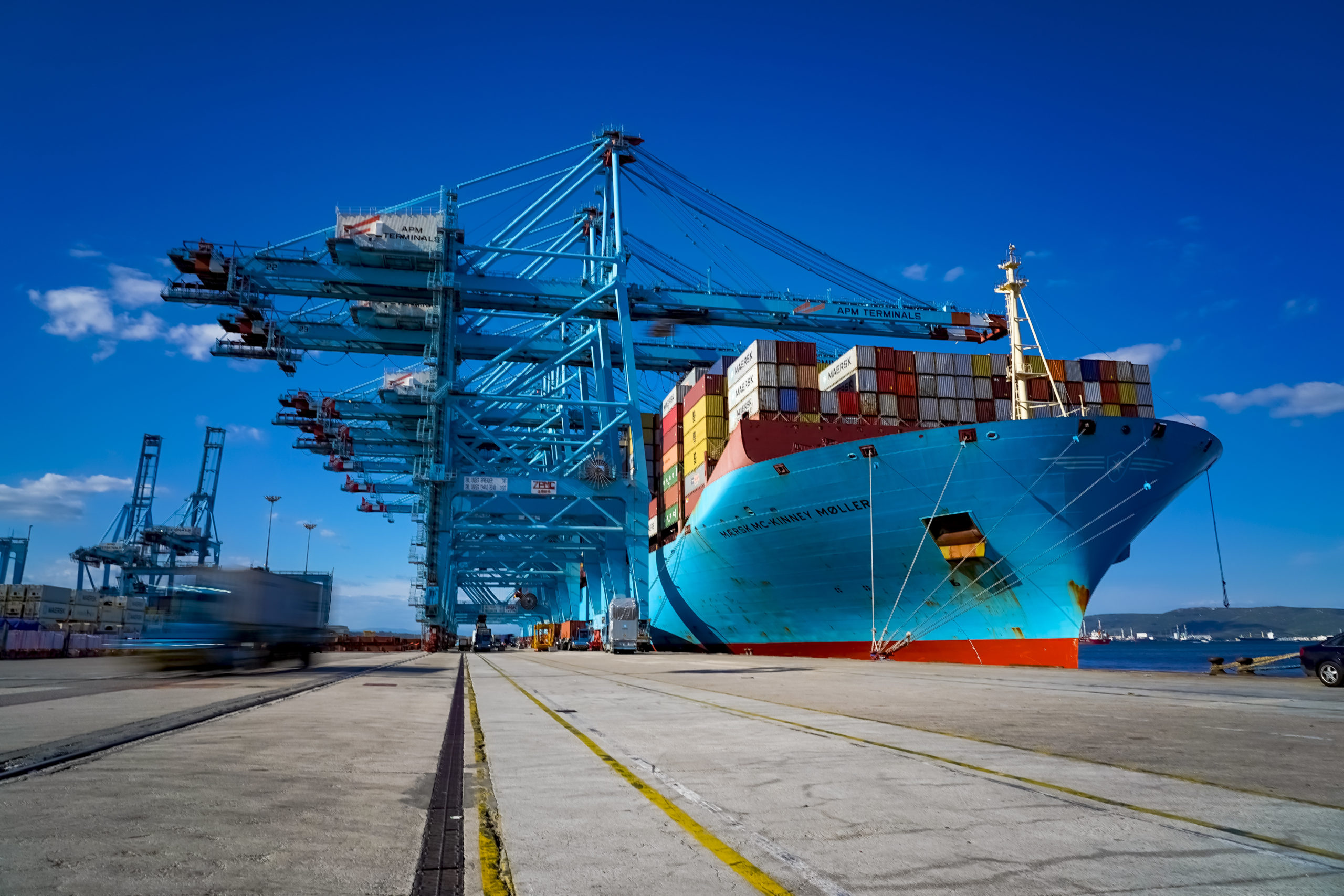 How can data sharing solutions help Port authorities in reducing idle time?